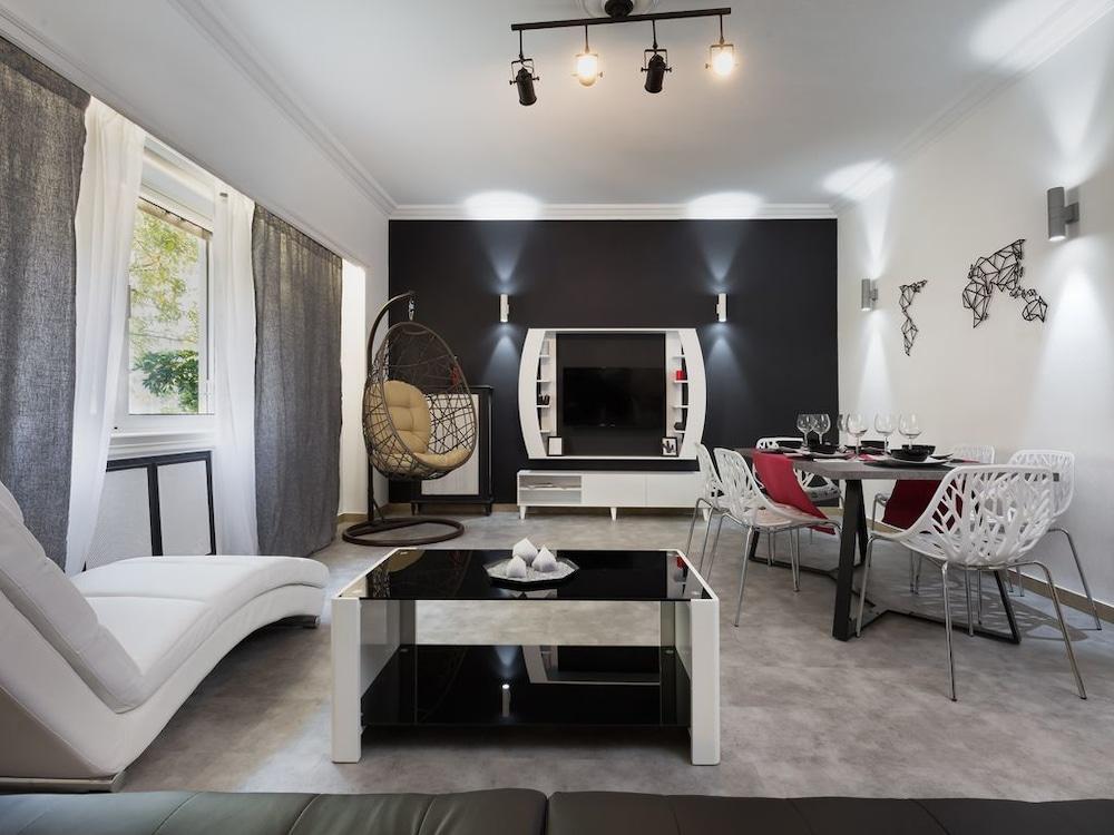 Mj Luxury Suites เอเธนส์ ภายนอก รูปภาพ