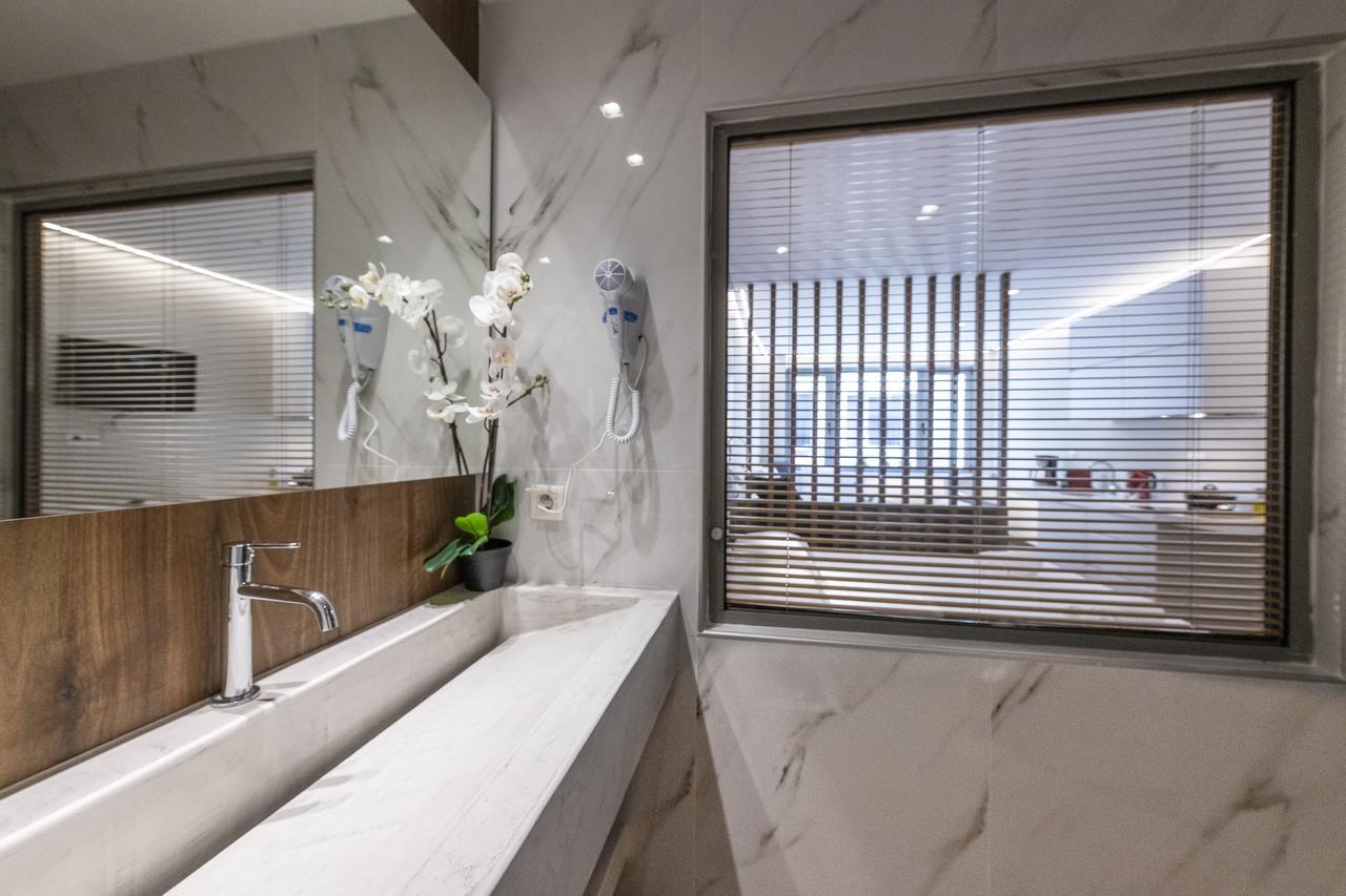 Mj Luxury Suites เอเธนส์ ภายนอก รูปภาพ