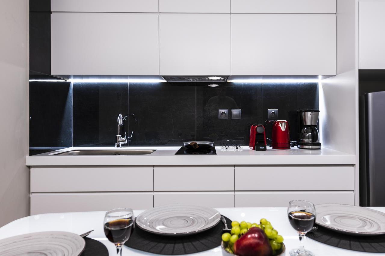 Mj Luxury Suites เอเธนส์ ภายนอก รูปภาพ