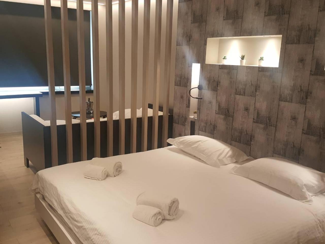 Mj Luxury Suites เอเธนส์ ภายนอก รูปภาพ